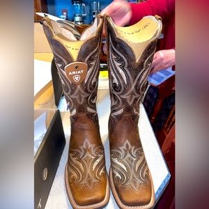 Brand new Ariat boots size 10